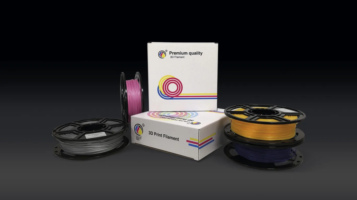 Bobinas y cajas de filamento 3D Color Force Pro en gris, rosa, amarillo y azul